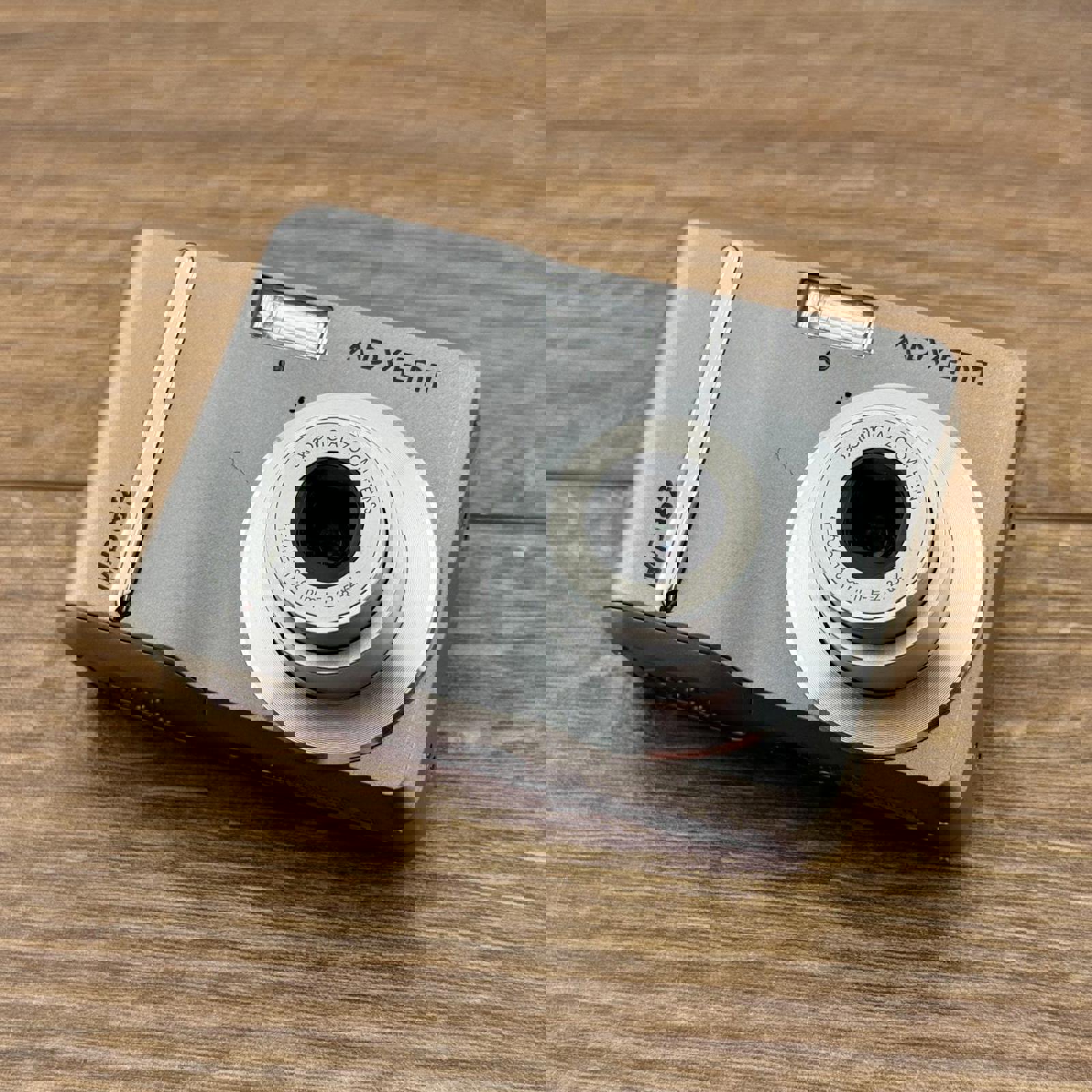 Advent Vintage digicam