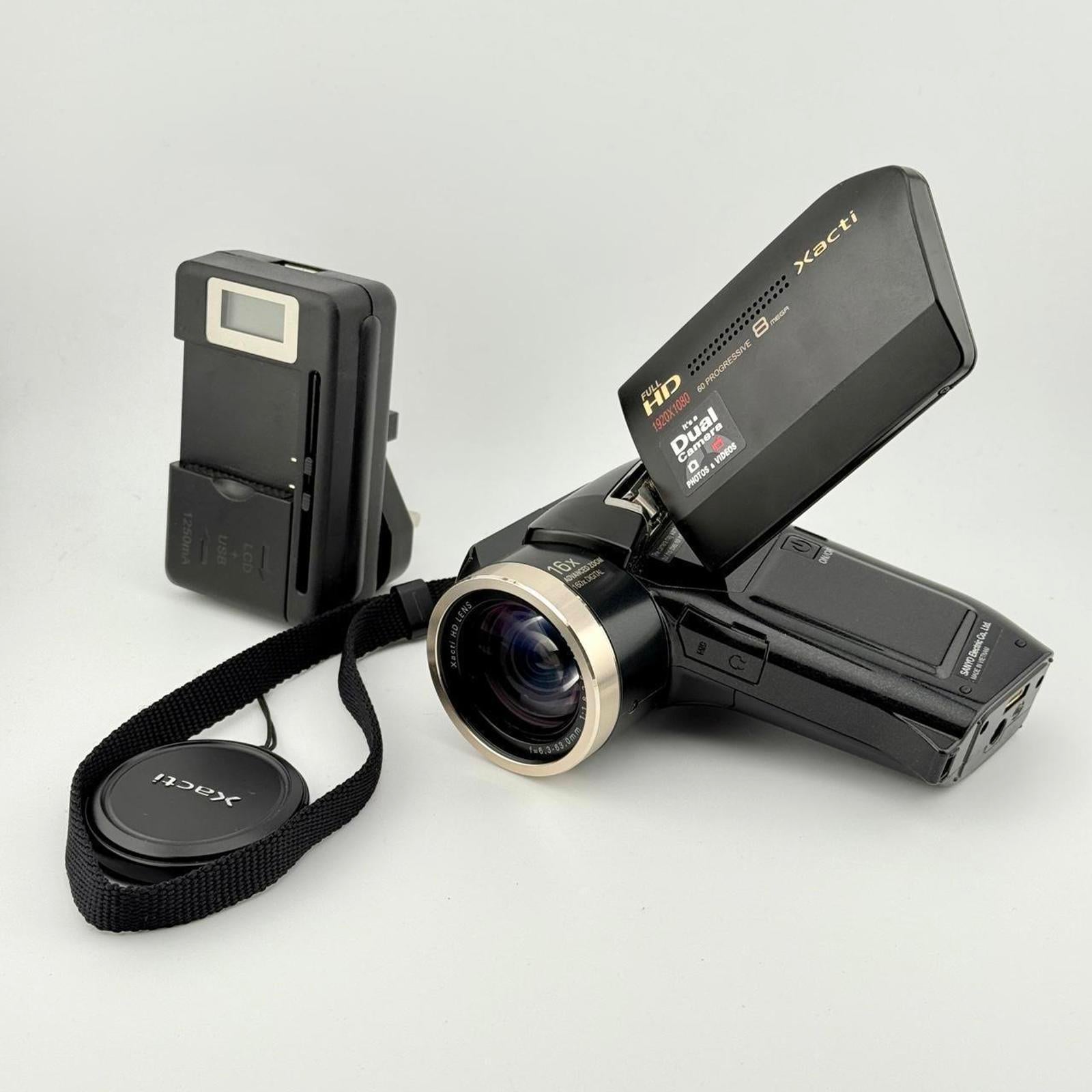 Sanyo Xacti Dual Digital Video Photo Camera